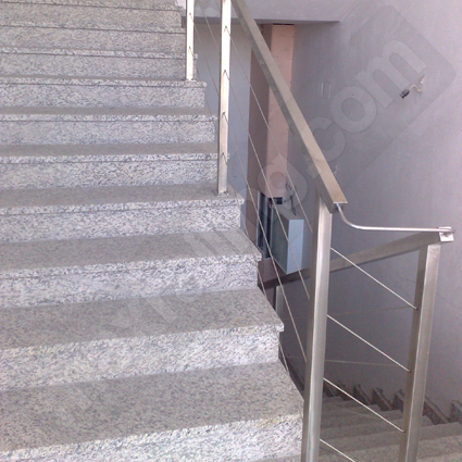 Иноксов парапет за стълби